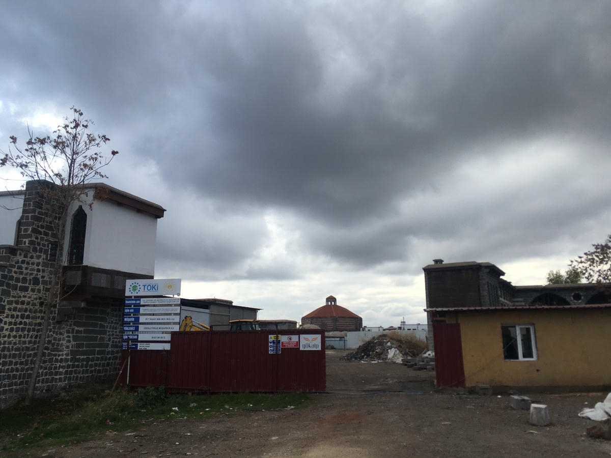 From police barricades to Instagram screens: A new map of  Suriçi (Diyarbakır) that leads to amnesia